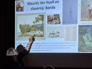 De lezing bij Oud-Vorden in Hotel Bakker. Foto: Boukje Tijhuis